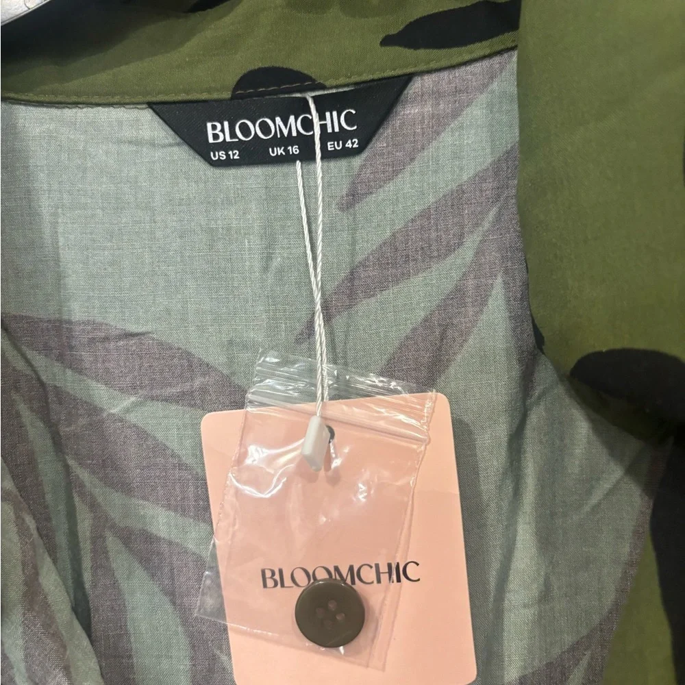 Green and Black Leaf Print Dress - Picture 2 of 3